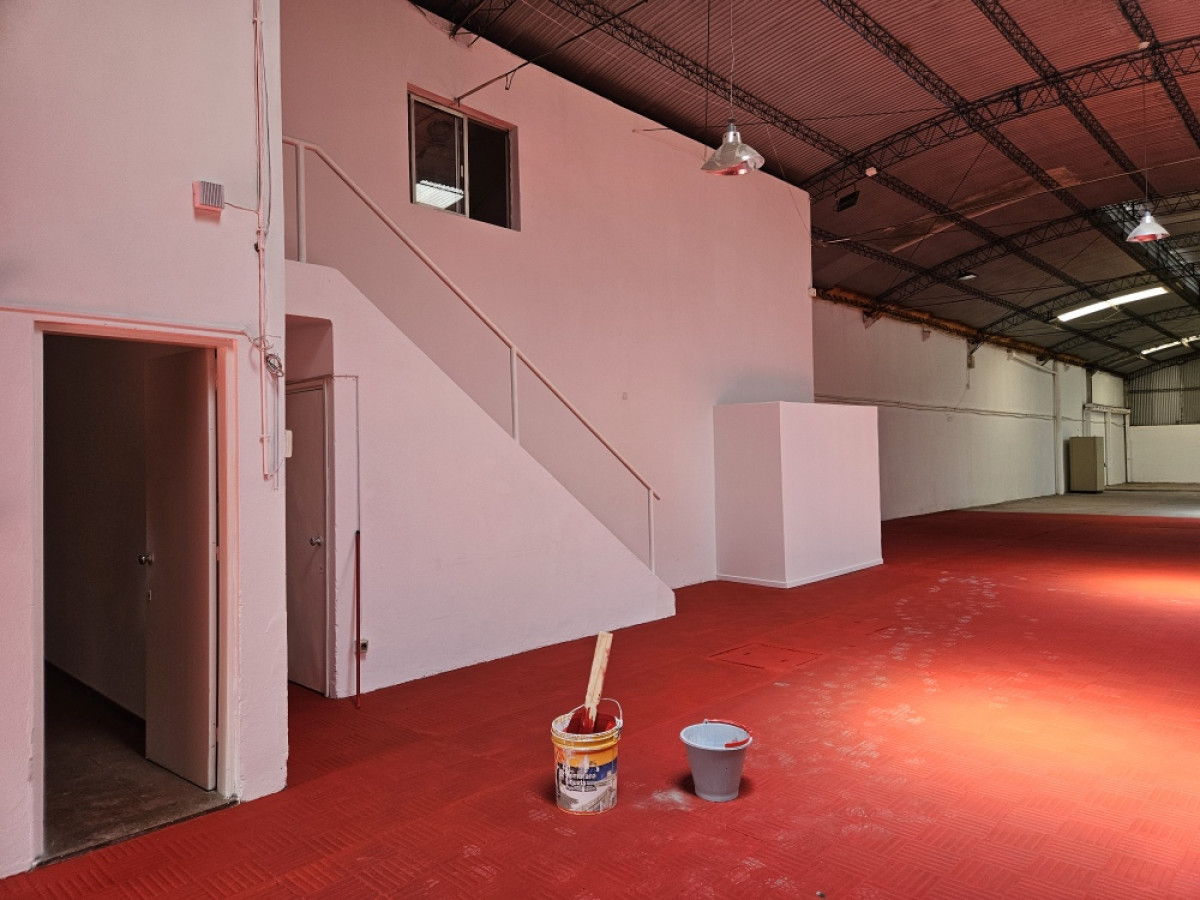 Local Comercial ID.372 - Se vende en Union Local Con Renta A Pasos  De 8 De Octubre
