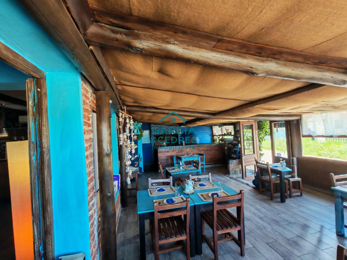 Local Comercial ID.27 - Vendo Complejo de 7 Aptos de 2 dorm + Restaurante en Balneario Las FLores 