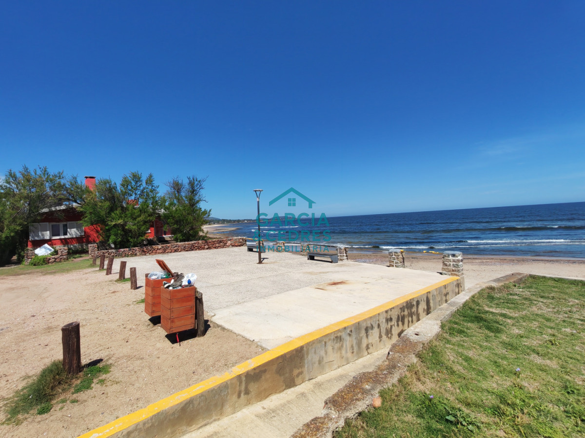 Local Comercial ID.27 - Vendo Complejo de 7 Aptos de 2 dorm + Restaurante en Balneario Las FLores 