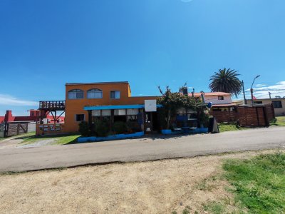 Vendo Complejo de 7 Aptos de 2 dorm + Restaurante en Balneario Las FLores 