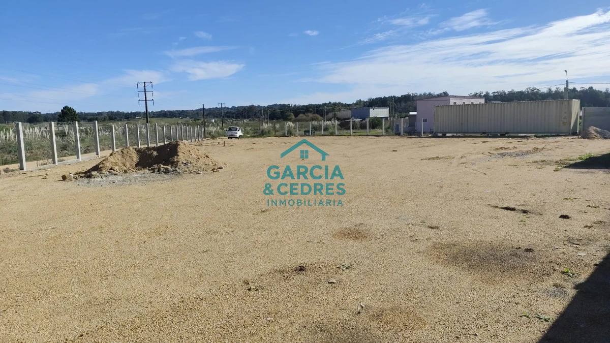 Terreno ID.8 - Terreno en Camino Lussich de 1800 M2. Ideal para Polo logistico . Galpones o empresa de camiones 