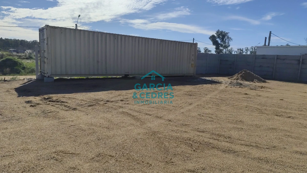 Terreno ID.8 - Terreno en Camino Lussich de 1800 M2. Ideal para Polo logistico . Galpones o empresa de camiones 