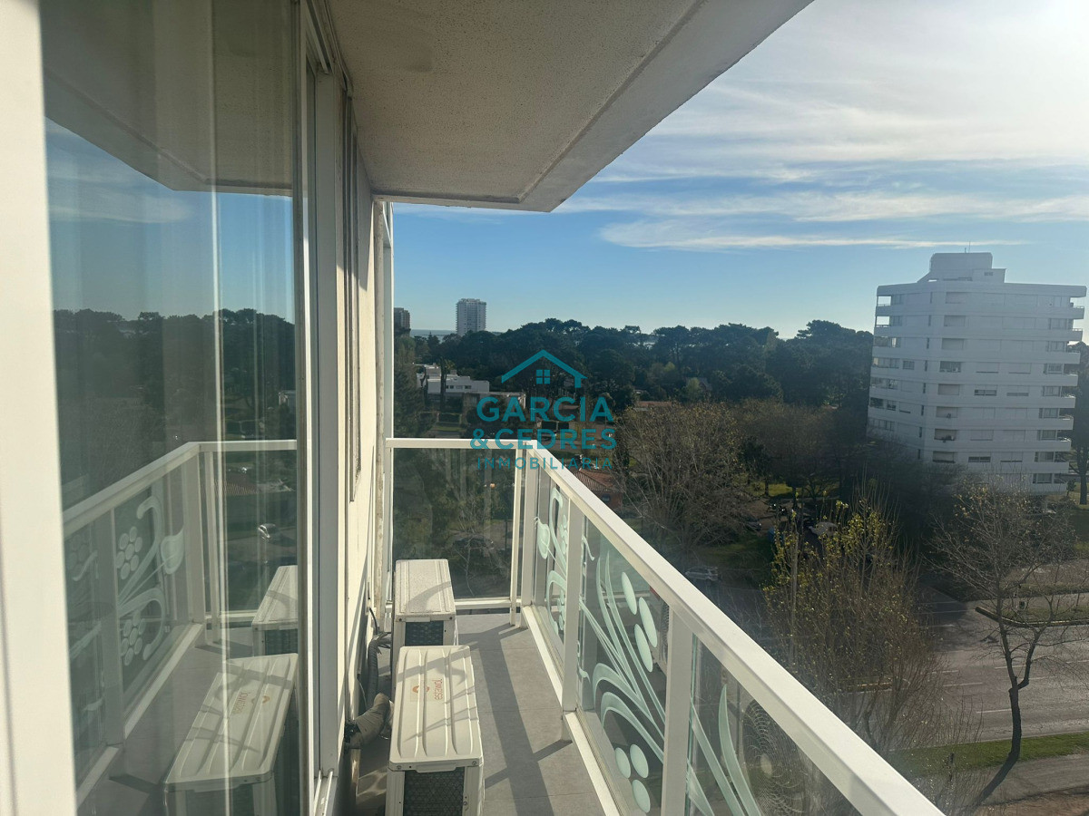 Apartamento ID.1 -  Vendo Apto En Torre Yoo de 1 1/2 dormitorio Excelente Estado . Una Torre Con Todas Las Amenidades . No Deje De Perder Esta Oportunidad