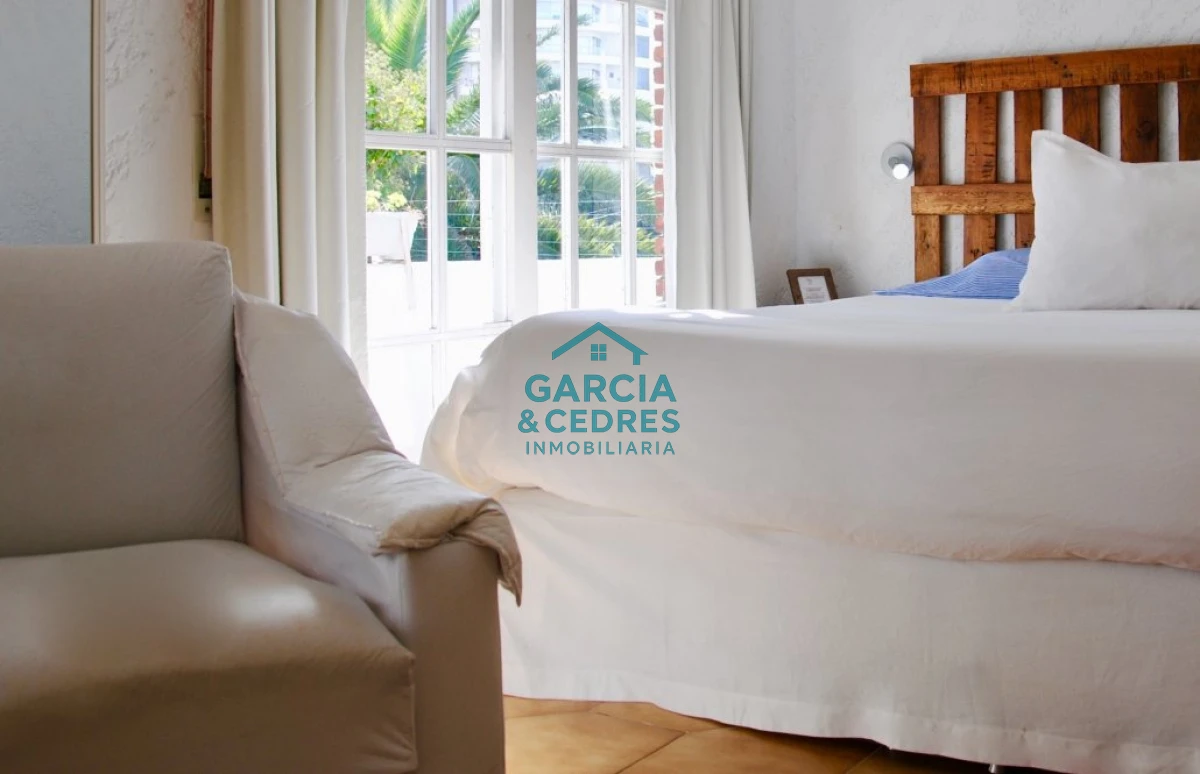 Hotel ID.31 - VENDO EXCEPCIONAL HOTEL DE 16 HABITACIONES ( DOBLE, TRIPLE Y CUADRUPLES ) EN PUNTA DEL ESTE , CON PROYECTO APROBADO  DE EXPANSION DE 8 APARTAMENTOS 