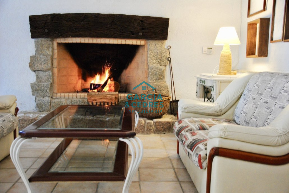 Hotel ID.31 - VENDO EXCEPCIONAL HOTEL DE 16 HABITACIONES ( DOBLE, TRIPLE Y CUADRUPLES ) EN PUNTA DEL ESTE , CON PROYECTO APROBADO  DE EXPANSION DE 8 APARTAMENTOS 