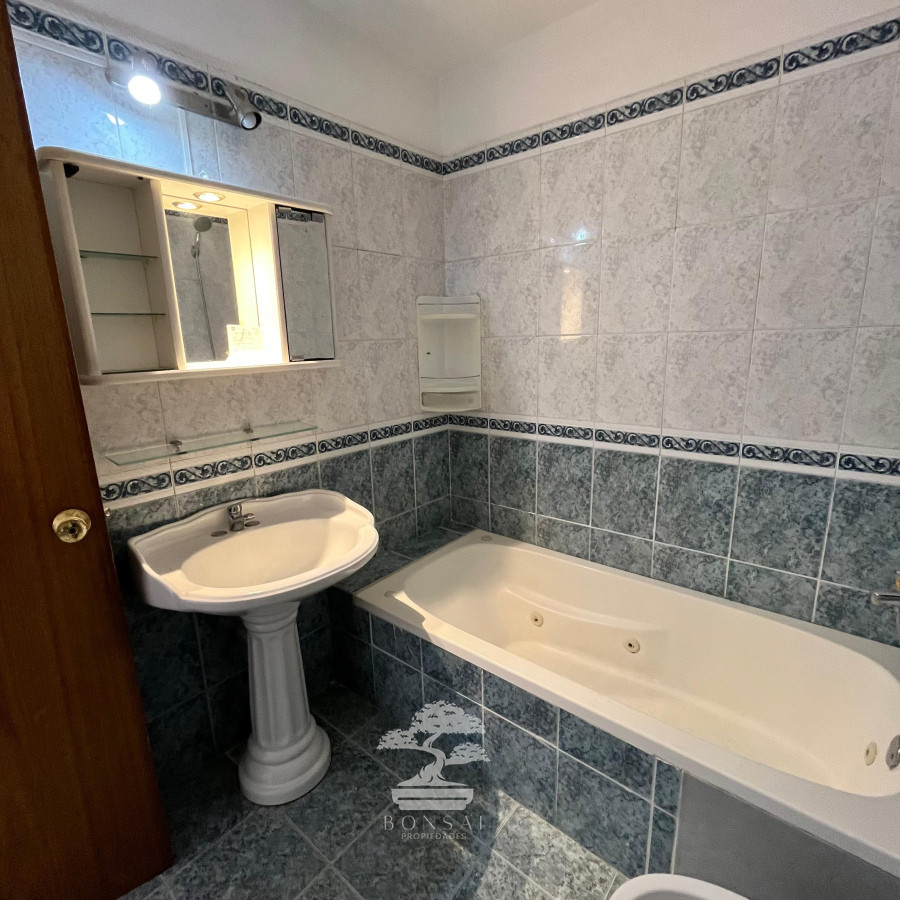 Apartamento ID.325 - Venta Apartamento 3 Dormitorios 2 Baños Con Renta 5% Malvín Montevideo V 