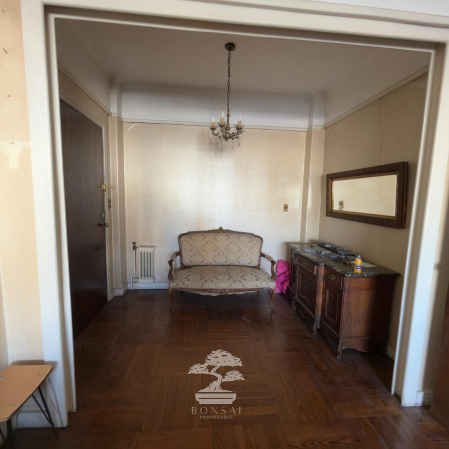 Apartamento ID.1124 - Venta Apartamento 2 dormitorios + servicio Ciudad Vieja Montevideo a reciclar C