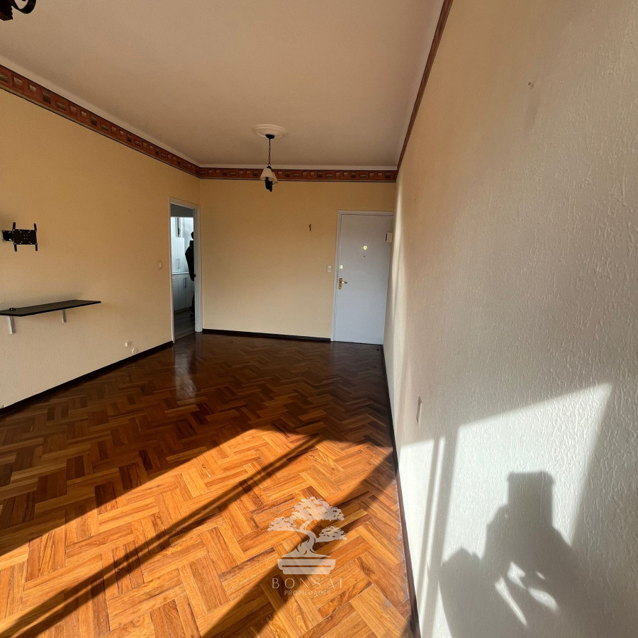 Apartamento ID.647 - Venta Apartamento 2 dormitorios y servicio con Garaje Reducto Montevideo V