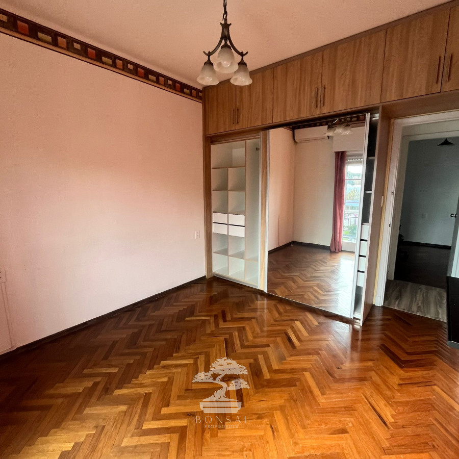 Apartamento ID.647 - Venta Apartamento 2 dormitorios y servicio con Garaje Reducto Montevideo V