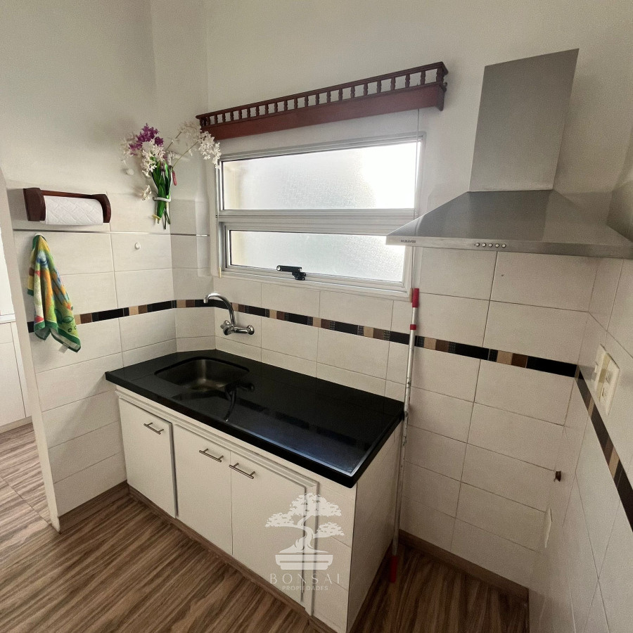 Apartamento ID.647 - Venta Apartamento 2 dormitorios y servicio con Garaje Reducto Montevideo V