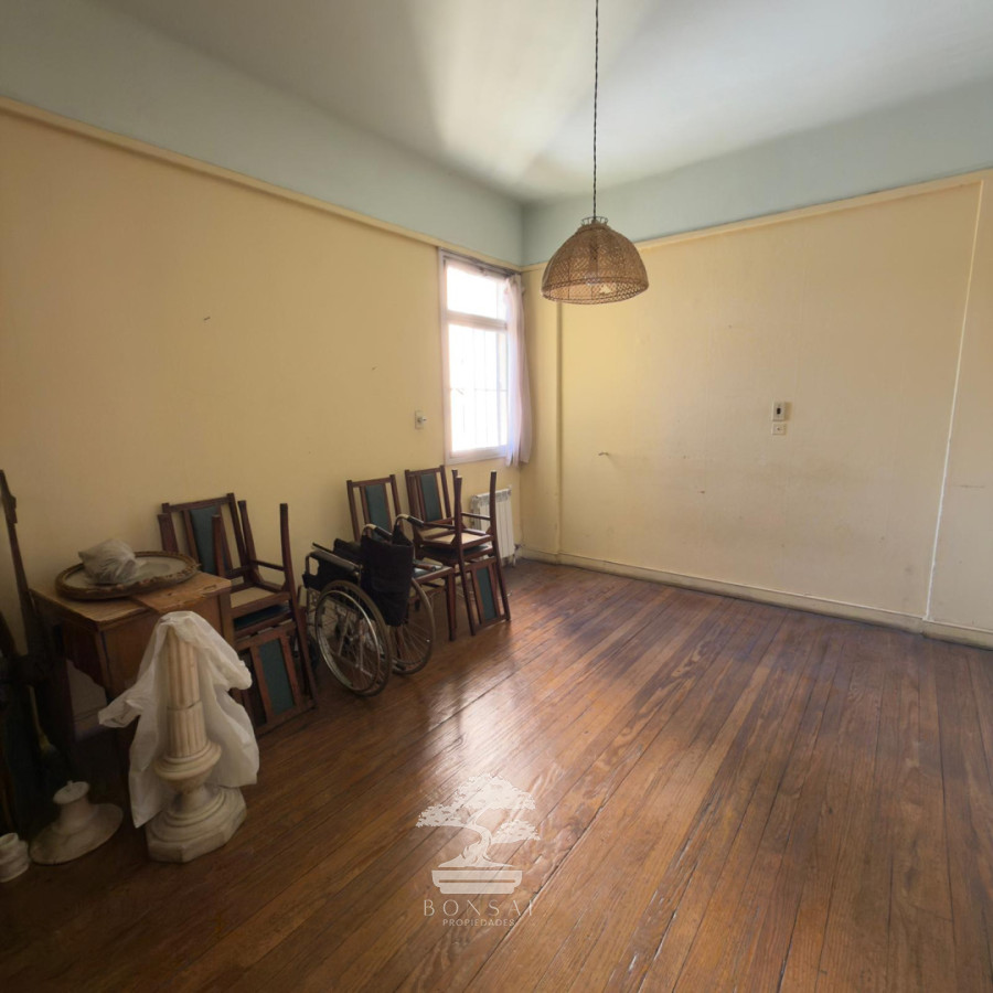 Apartamento ID.1124 - Venta Apartamento 2 dormitorios + servicio Ciudad Vieja Montevideo a reciclar C