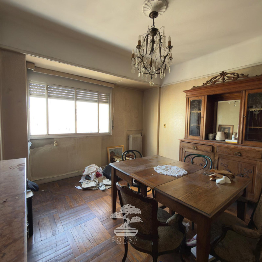 Apartamento ID.1124 - Venta Apartamento 2 dormitorios + servicio Ciudad Vieja Montevideo a reciclar C