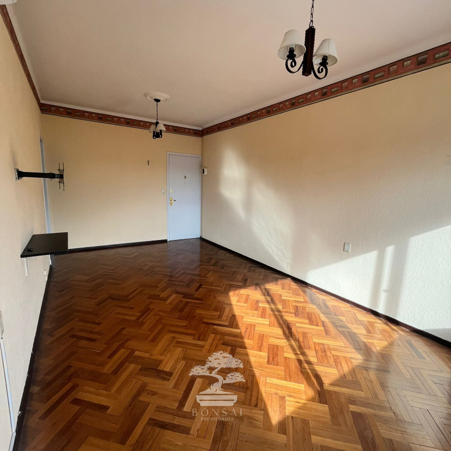 Apartamento ID.647 - Venta Apartamento 2 dormitorios y servicio con Garaje Reducto Montevideo V