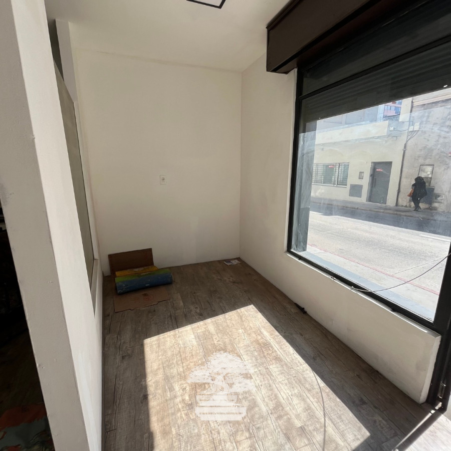 Apartamento ID.58 - Alquiler Local Comercial Ciudad Vieja Montevideo M 