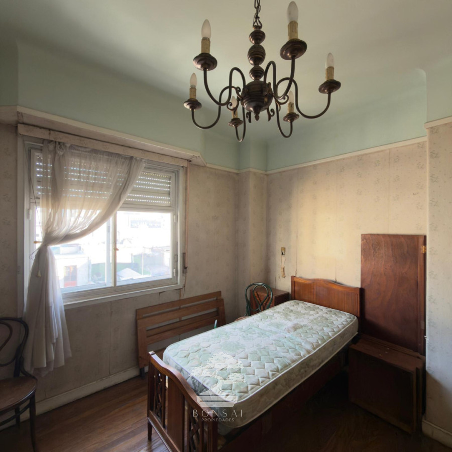 Apartamento ID.1124 - Venta Apartamento 2 dormitorios + servicio Ciudad Vieja Montevideo a reciclar C