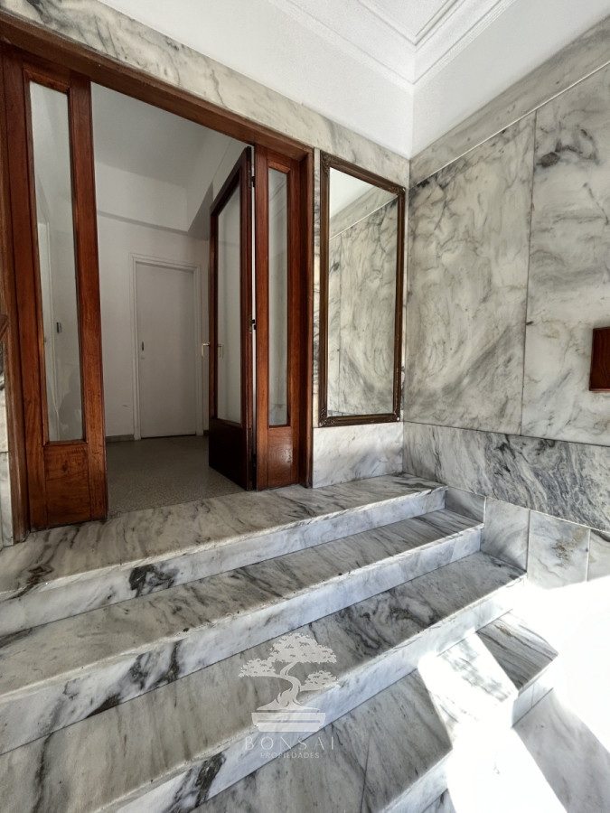 Apartamento ID.479 - Venta Apartamento 3 Dormitorios  en planta baja Pocitos Montevideo LR