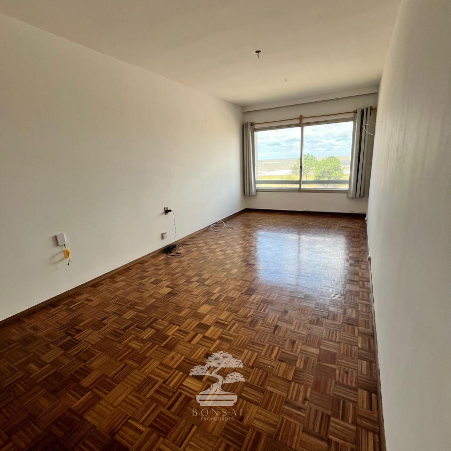 Apartamento ID.325 - Venta Apartamento 3 Dormitorios 2 Baños Con Renta 5% Malvín Montevideo V 