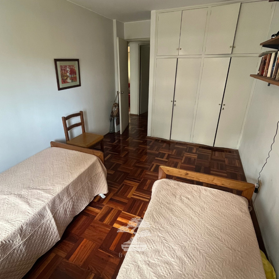 Apartamento ID.817 - Venta Apartamento Tres dormitorios Cordón Montevideo N (incluye garaje)