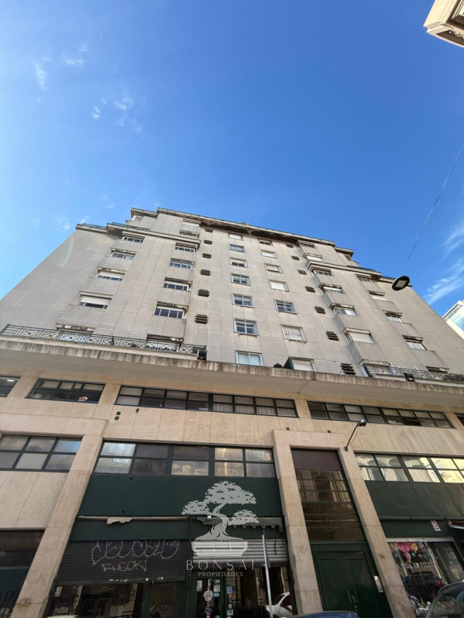 Apartamento ID.1124 - Venta Apartamento 2 dormitorios + servicio Ciudad Vieja Montevideo a reciclar C