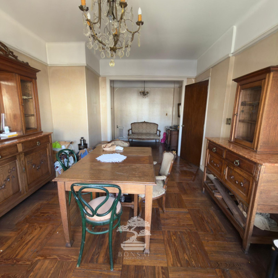 Apartamento ID.1124 - Venta Apartamento 2 dormitorios + servicio Ciudad Vieja Montevideo a reciclar C