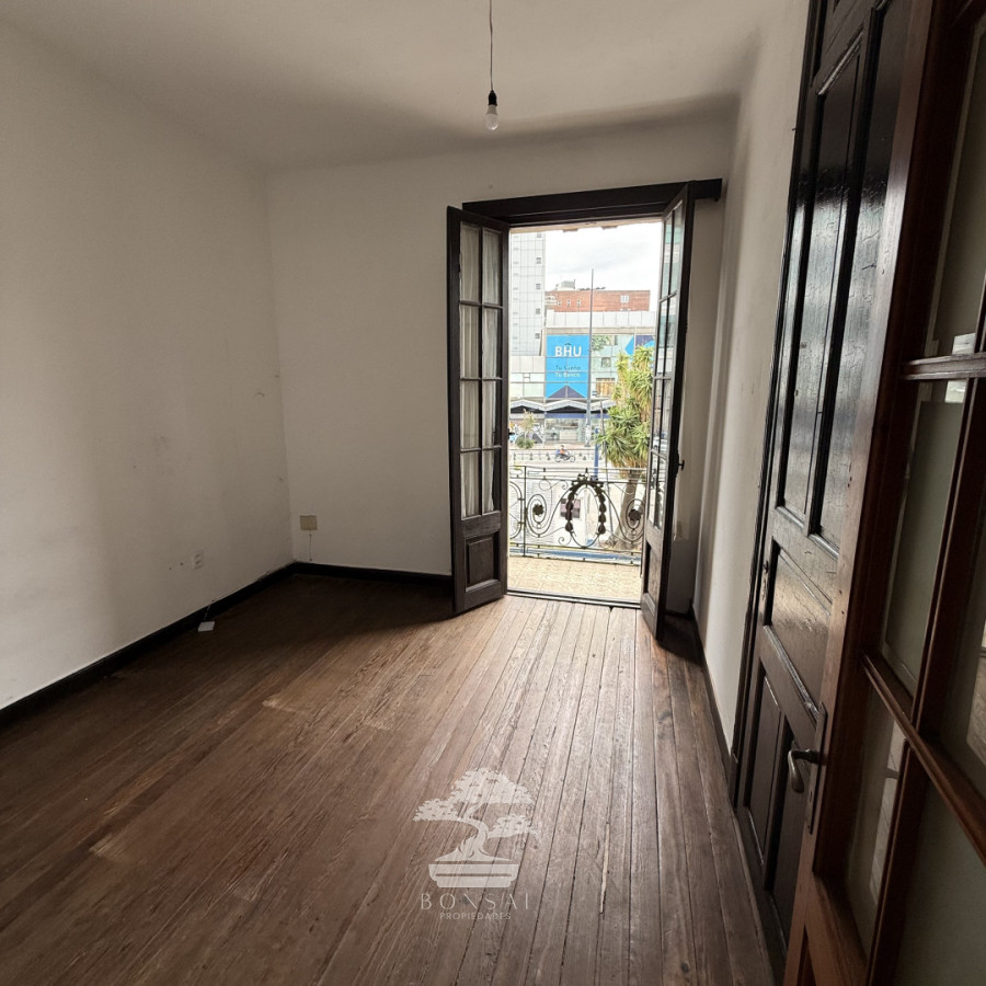 Apartamento ID.1045 - Alquiler Apartamento Tres Dormitorios Opción a Cuatro Cordón Montevideo F