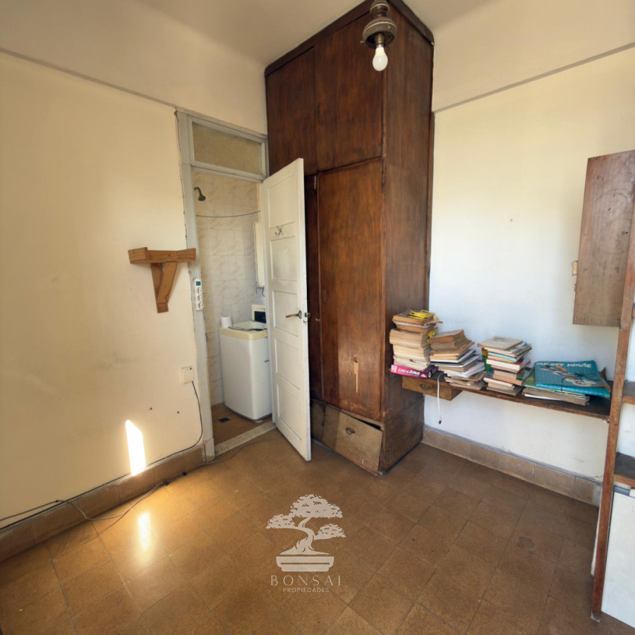 Apartamento ID.1124 - Venta Apartamento 2 dormitorios + servicio Ciudad Vieja Montevideo a reciclar C