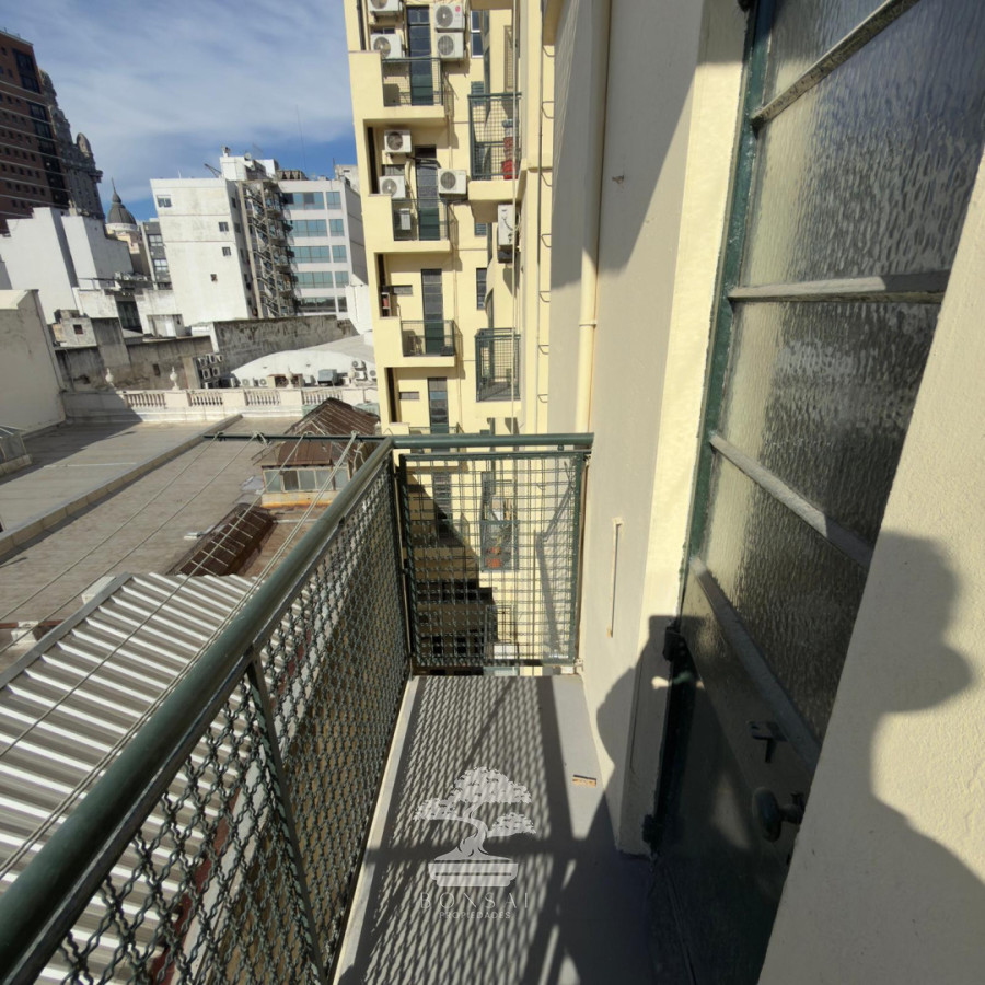 Apartamento ID.1124 - Venta Apartamento 2 dormitorios + servicio Ciudad Vieja Montevideo a reciclar C