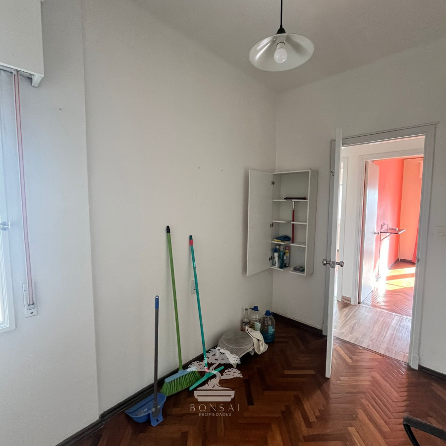 Apartamento ID.647 - Venta Apartamento 2 dormitorios y servicio con Garaje Reducto Montevideo V