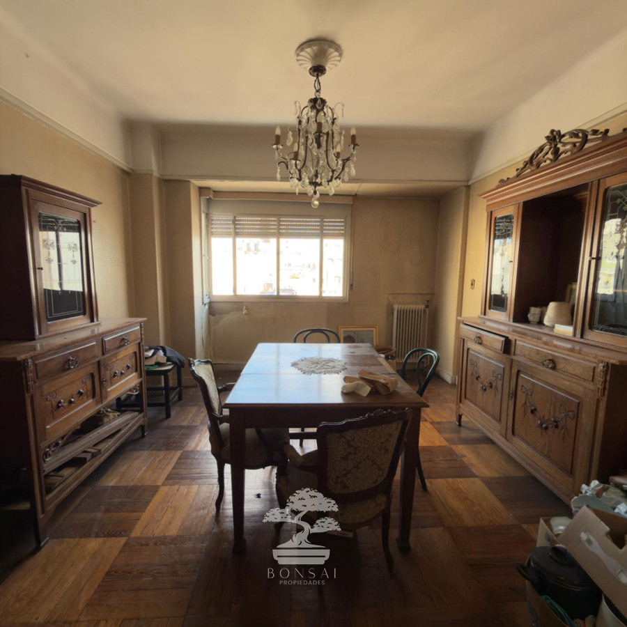 Apartamento ID.1124 - Venta Apartamento 2 dormitorios + servicio Ciudad Vieja Montevideo a reciclar C