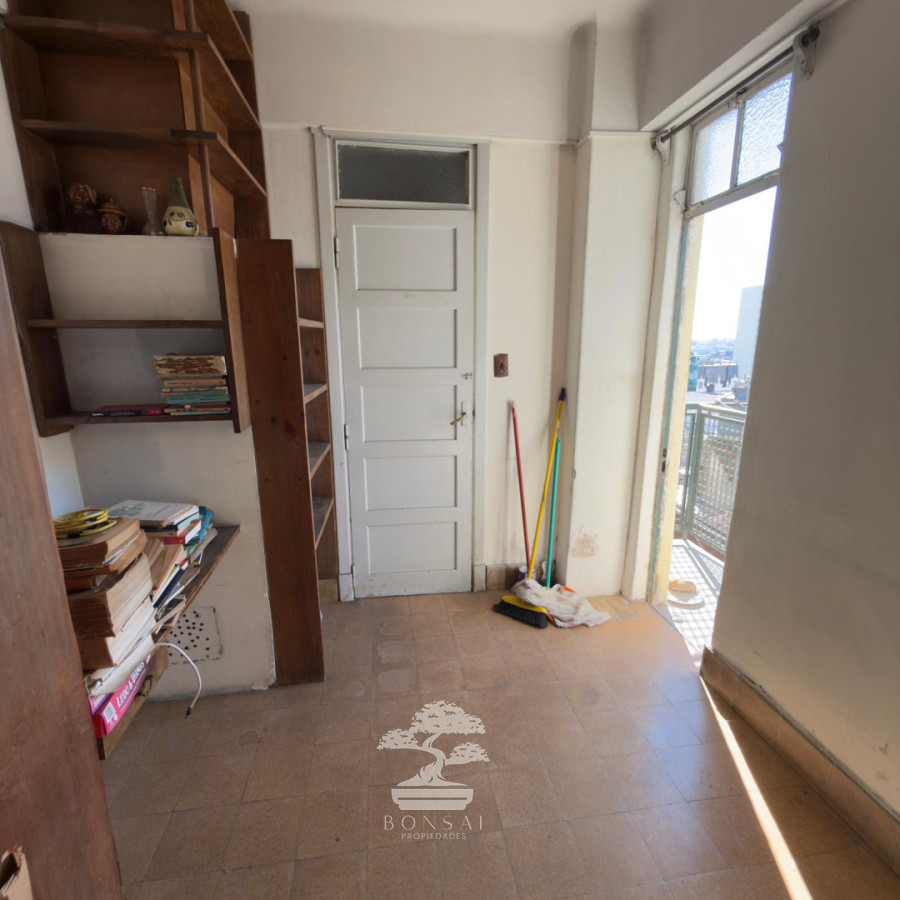Apartamento ID.1124 - Venta Apartamento 2 dormitorios + servicio Ciudad Vieja Montevideo a reciclar C
