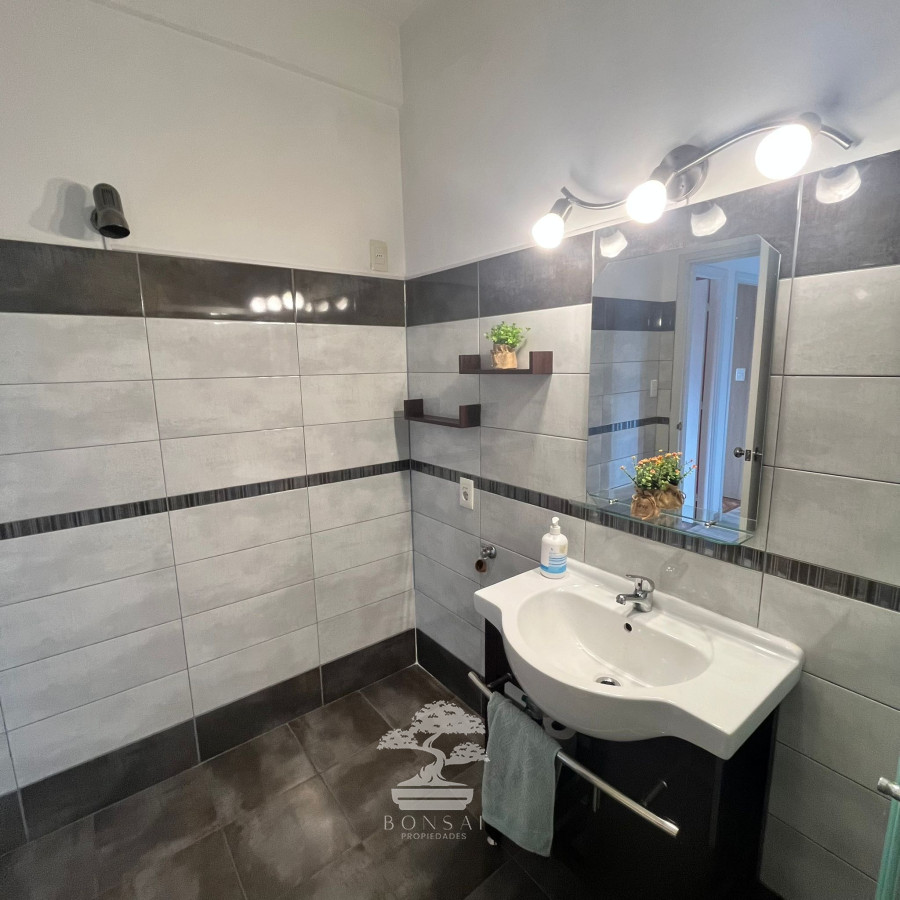 Apartamento ID.647 - Venta Apartamento 2 dormitorios y servicio con Garaje Reducto Montevideo V