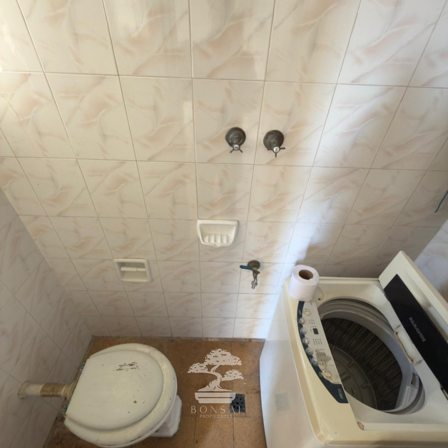 Apartamento ID.1124 - Venta Apartamento 2 dormitorios + servicio Ciudad Vieja Montevideo a reciclar C