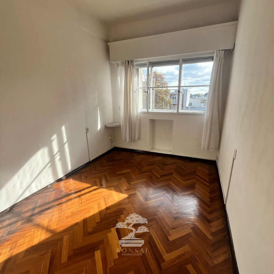 Apartamento ID.647 - Venta Apartamento 2 dormitorios y servicio con Garaje Reducto Montevideo V