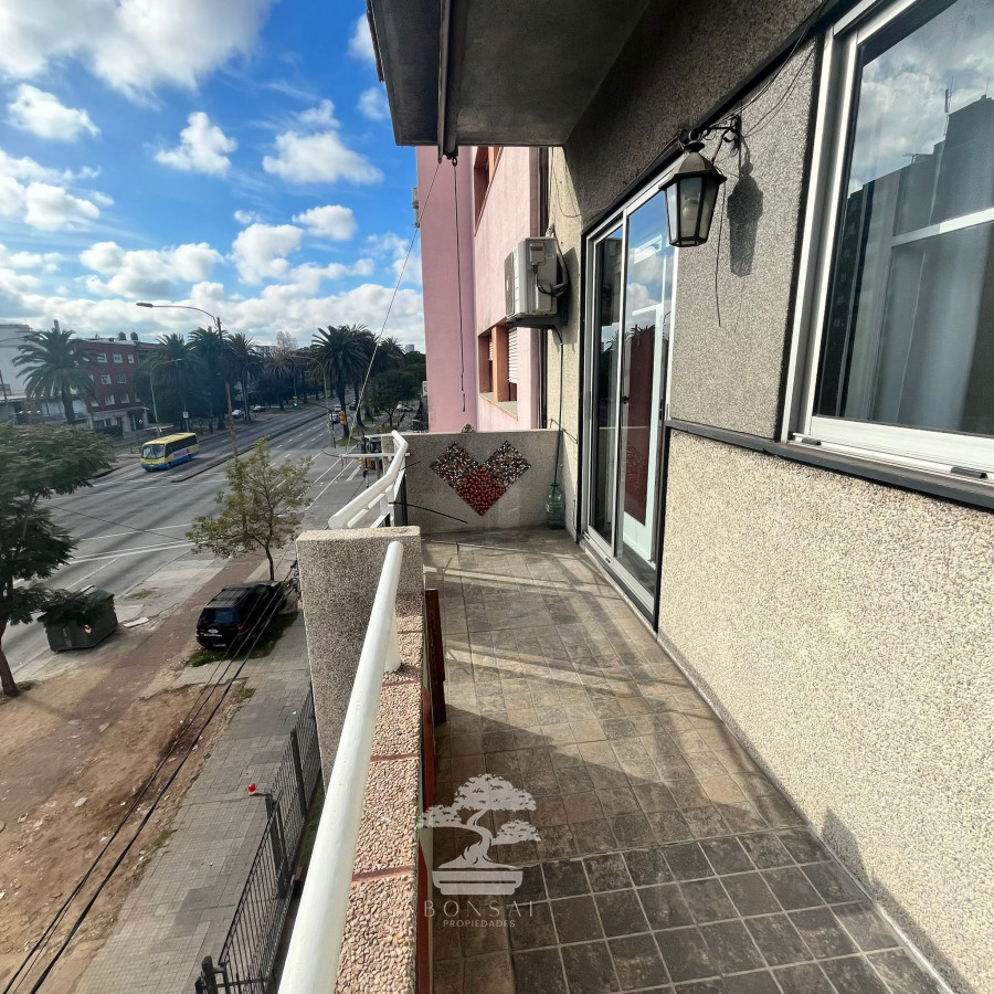 Apartamento ID.647 - Venta Apartamento 2 dormitorios y servicio con Garaje Reducto Montevideo V