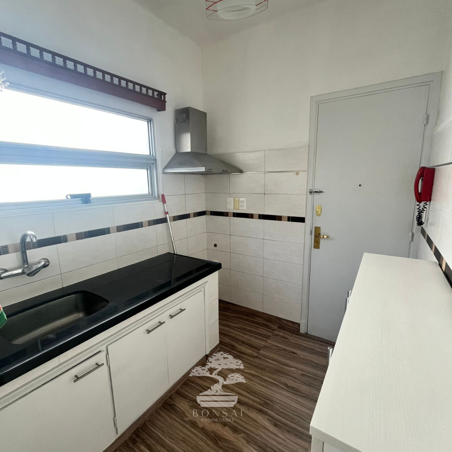 Apartamento ID.647 - Venta Apartamento 2 dormitorios y servicio con Garaje Reducto Montevideo V