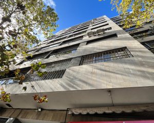 Venta Apartamento 2 Dormitorios con Garaje Tres cruces Montevideo V