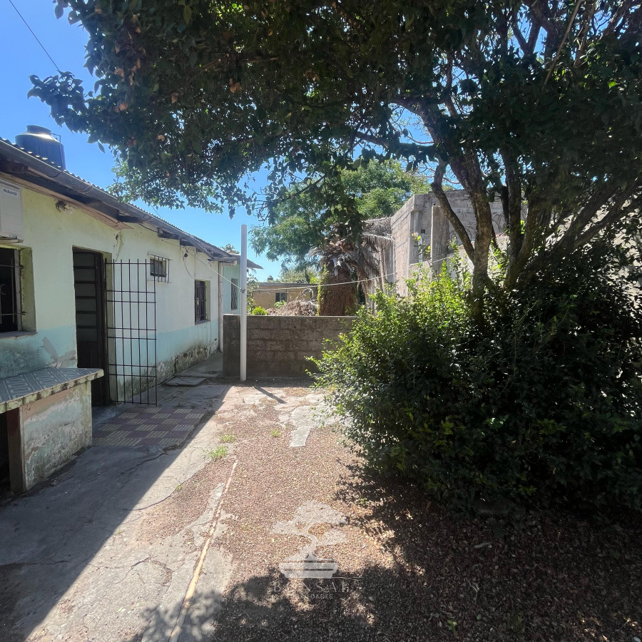 Casa ID.413 - Venta Casa a reciclar con Terreno Piedras Blancas Montevideo C