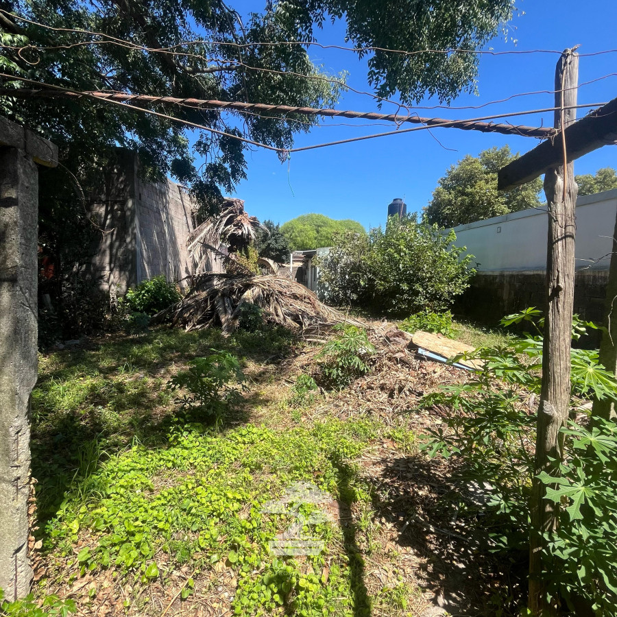 Casa ID.413 - Venta Casa a reciclar con Terreno Piedras Blancas Montevideo C