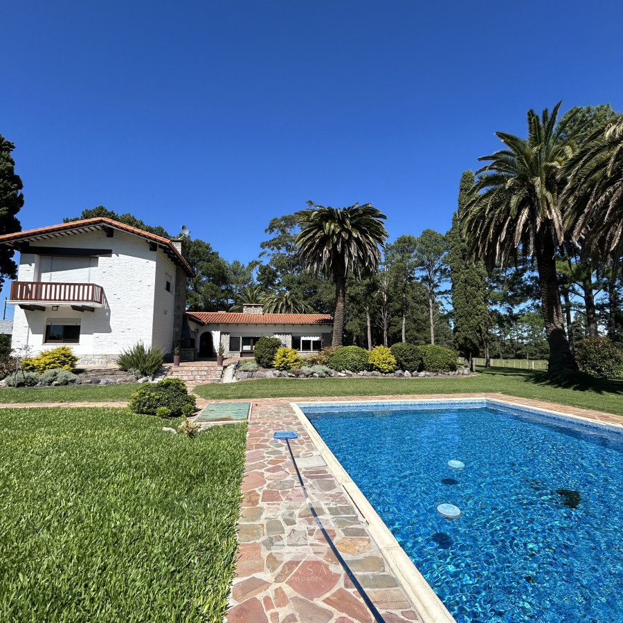 Casa ID.425 - Venta Espectacular casa estilo Colonial 5 dormitorios Nueva Helvecia Colonia LR