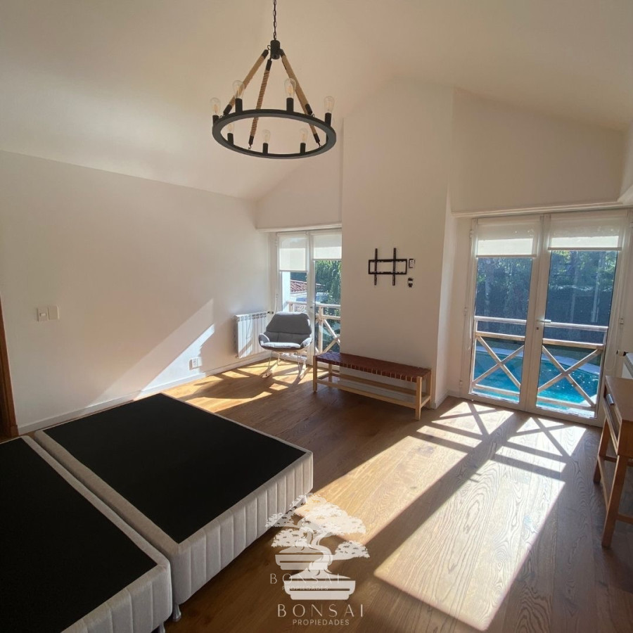Casa ID.133 - Venta Casa Cinco Dormitorios Carrasco Sur Montevideo F