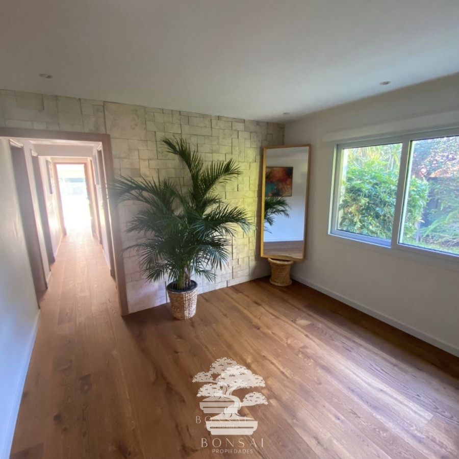 Casa ID.133 - Venta Casa Cinco Dormitorios Carrasco Sur Montevideo F