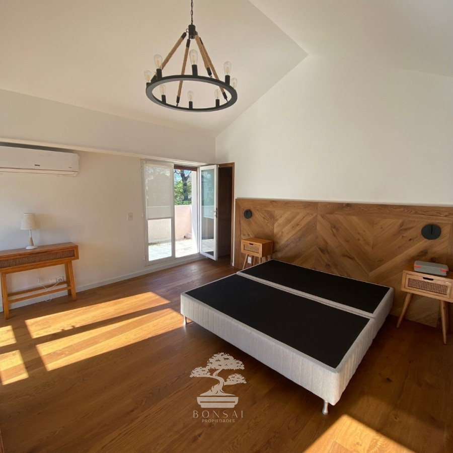 Casa ID.133 - Venta Casa Cinco Dormitorios Carrasco Sur Montevideo F