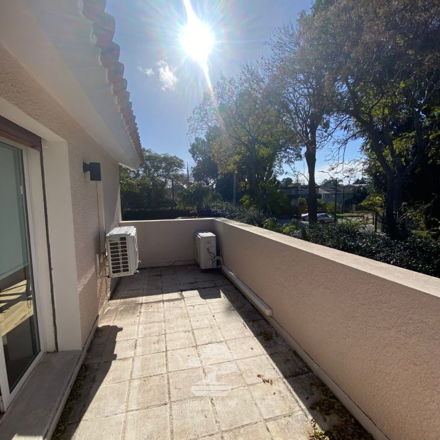 Casa ID.133 - Venta Casa Cinco Dormitorios Carrasco Sur Montevideo F