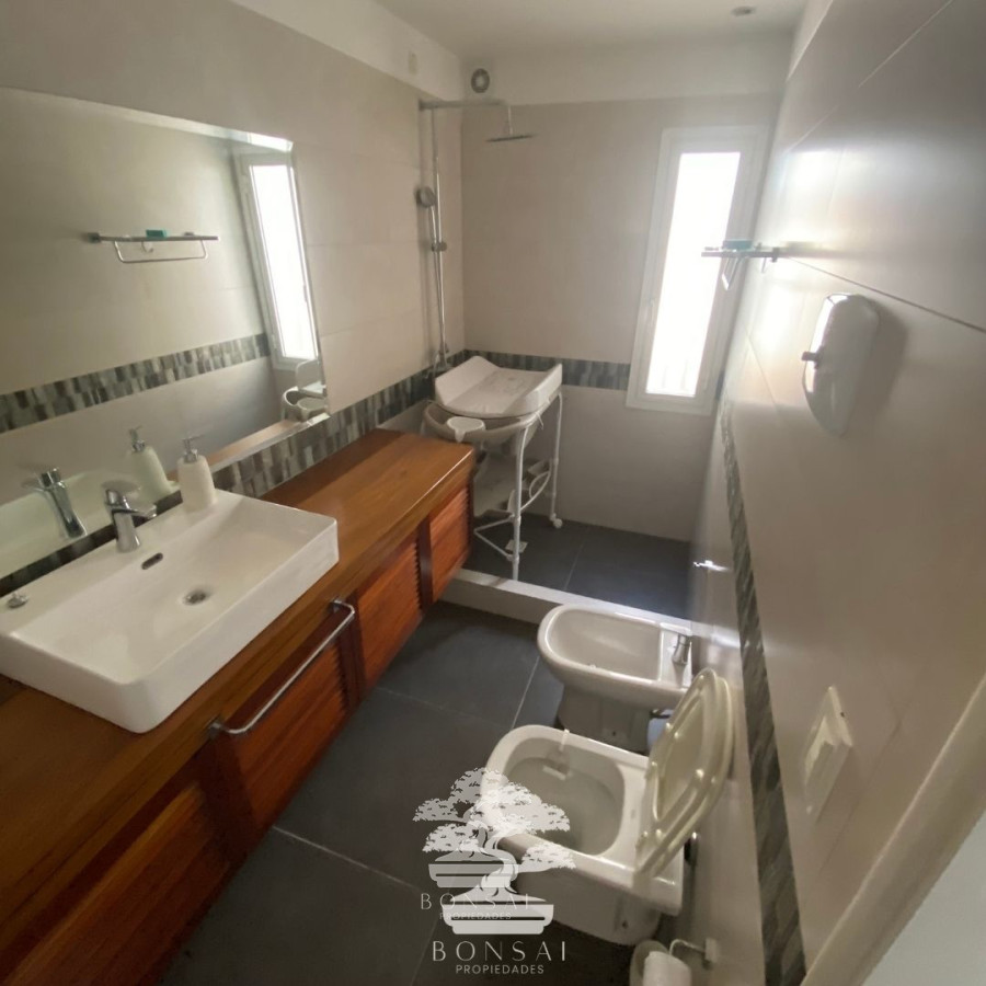 Casa ID.133 - Venta Casa Cinco Dormitorios Carrasco Sur Montevideo F