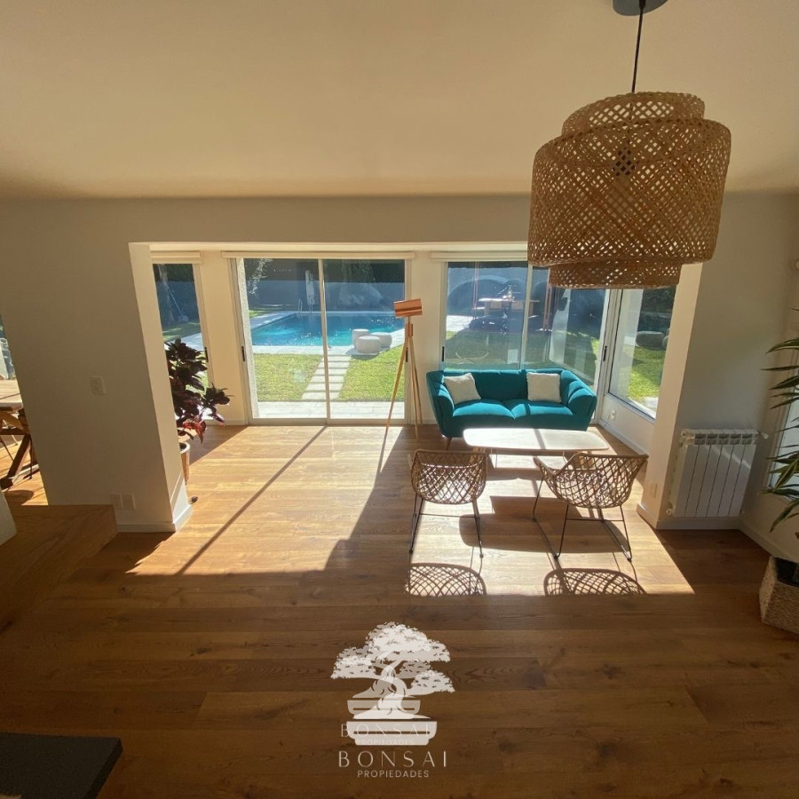 Casa ID.133 - Venta Casa Cinco Dormitorios Carrasco Sur Montevideo F