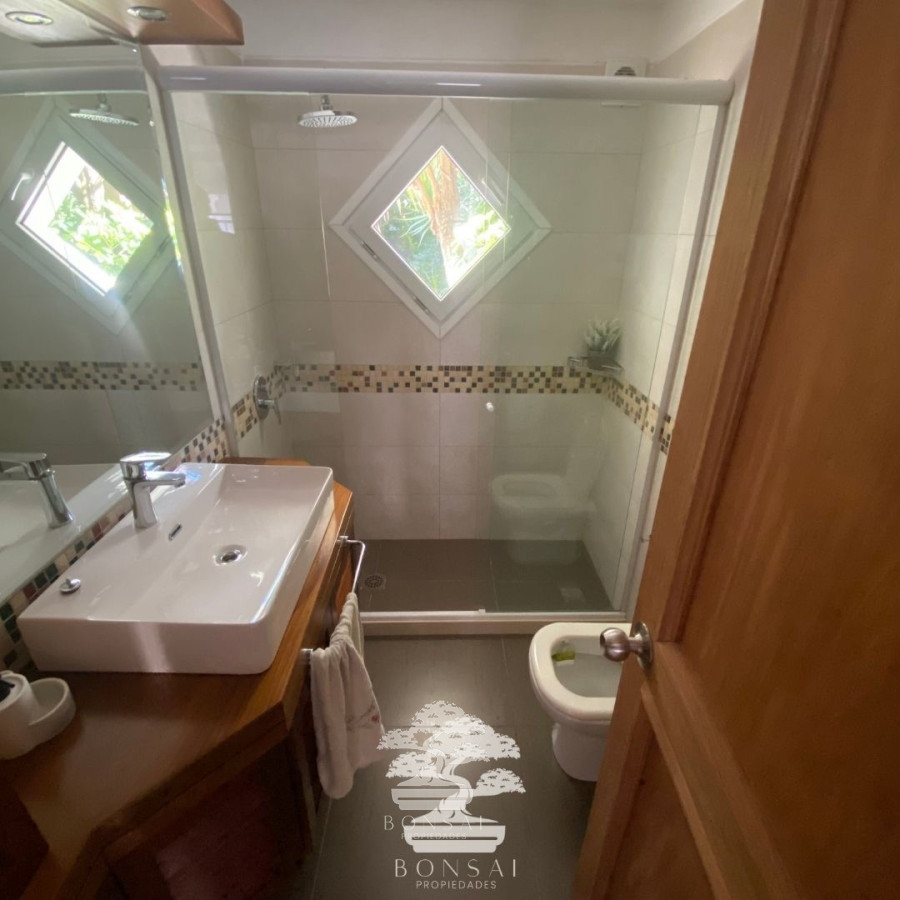 Casa ID.133 - Venta Casa Cinco Dormitorios Carrasco Sur Montevideo F