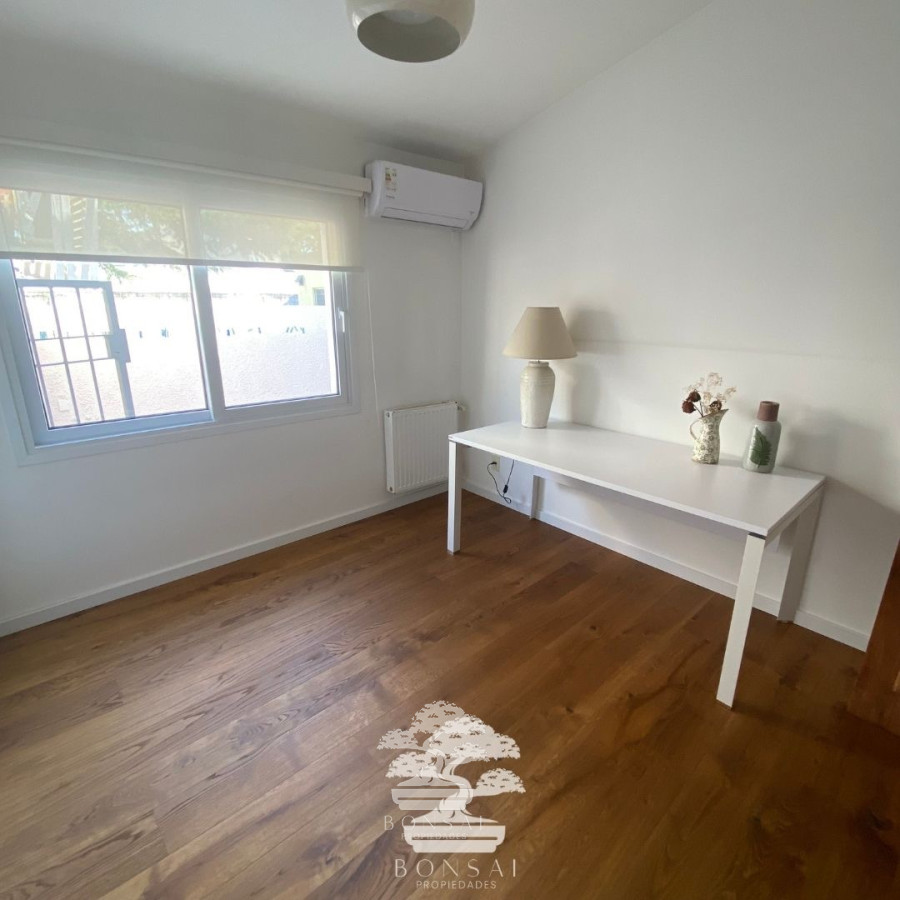 Casa ID.133 - Venta Casa Cinco Dormitorios Carrasco Sur Montevideo F