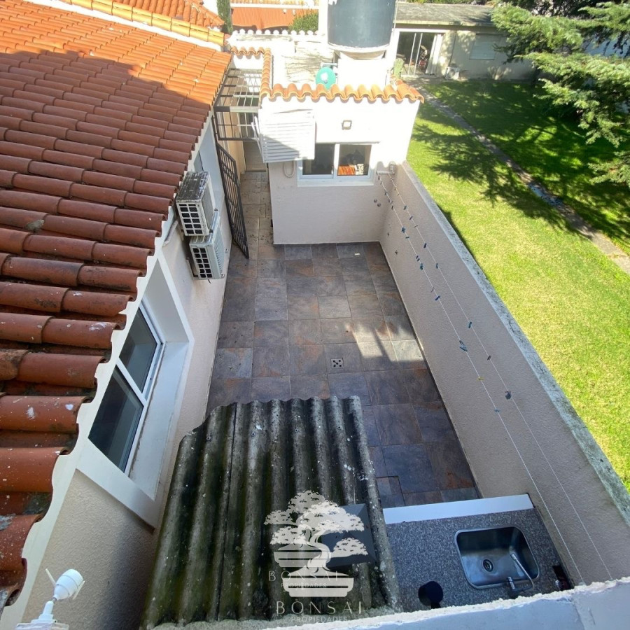 Casa ID.133 - Venta Casa Cinco Dormitorios Carrasco Sur Montevideo F