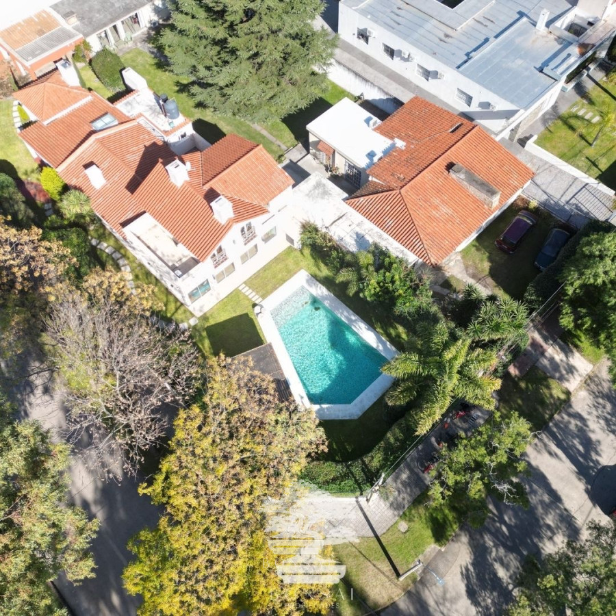 Casa ID.133 - Venta Casa Cinco Dormitorios Carrasco Sur Montevideo F
