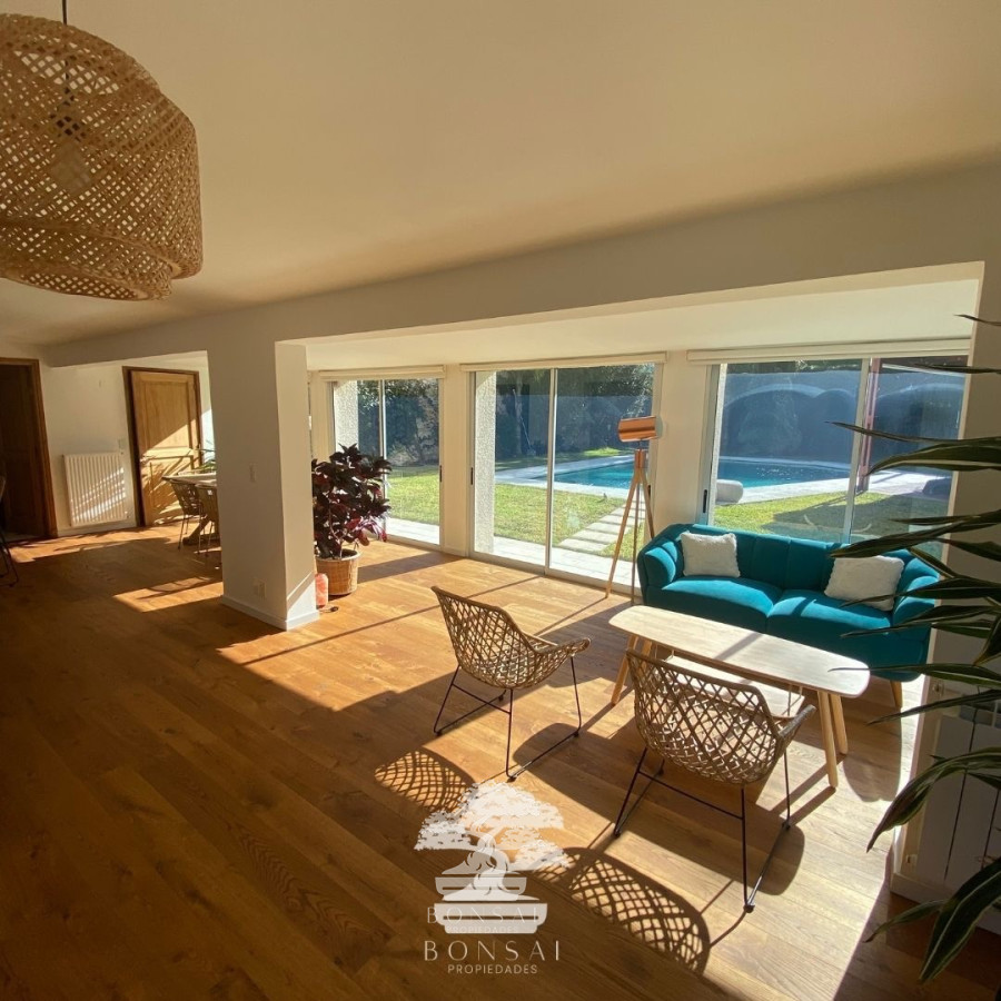 Casa ID.133 - Venta Casa Cinco Dormitorios Carrasco Sur Montevideo F